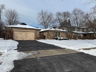 980 Mountain Dr, Deerfield, IL 60015