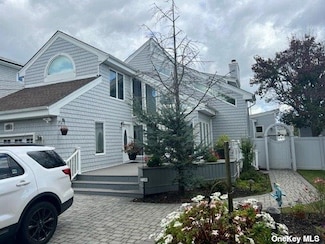 738 Shore Walk, Lindenhurst, NY 11757