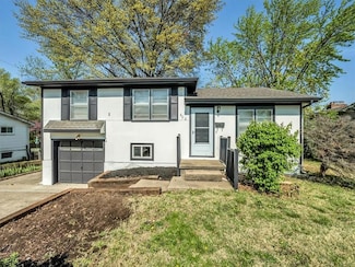 602 SW Lea Dr, Lees Summit, MO 64081