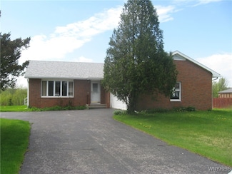 8498 Stringham Dr, Batavia, NY 14020