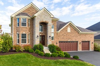 2 N Catalpa Dr, Lake Zurich, IL 60047