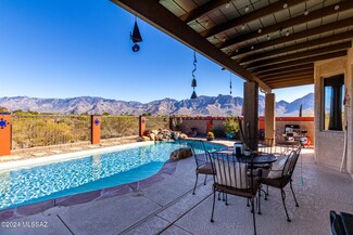 11890 N Crescendo Dr, Tucson, AZ 85737