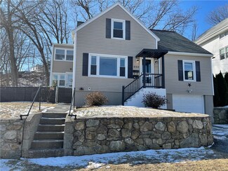869 Bernon St, Woonsocket, RI 02895