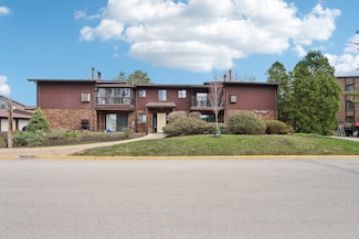 68 Pier Dr Unit 102, Westmont, IL 60559