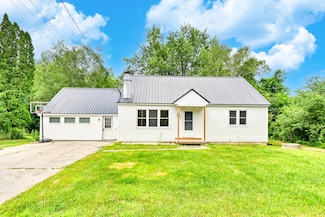 55 Maple St, Farmingdale, ME 04344