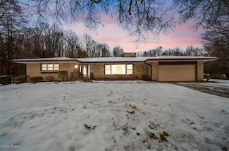 3832 Lake Rd, Conneaut, OH 44030