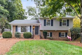 6717 Lancer Dr, Charlotte, NC 28226