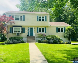 16 Shelby Ave Unit 1st Fl, Paramus, NJ 07652