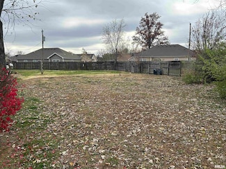 821 E 15th St, Centralia, IL 62801