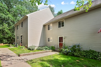 22 Mohawk Ct, Cromwell, CT 06416