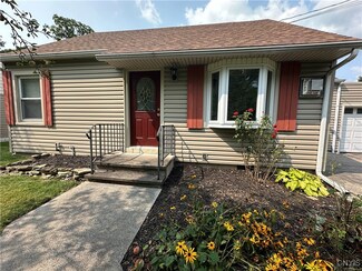 106 Hobson Ave, Fayetteville, NY 13066