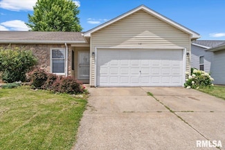 121 Agustus Ln, Springfield, IL 62703