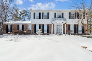 339 Oakleigh Woods Dr, Ballwin, MO 63011