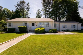 1 Wood Rd, Middletown, RI 02842