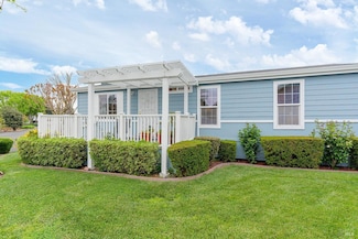 121 Oakwood Dr, Petaluma, CA 94954