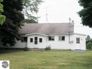 3494 Muckle Rd, Central Lake, MI 49622
