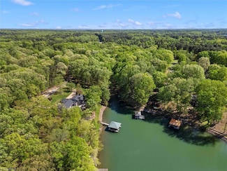 135 Barksdale Ln, Davidson, NC 28117