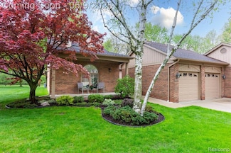 20718 Country Oaks Dr, Riverview, MI 48193