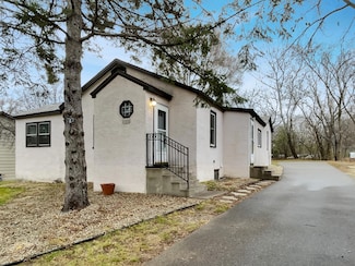 2022 English St, Saint Paul, MN 55109