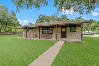 4704 1st St, Bacliff, TX 77518