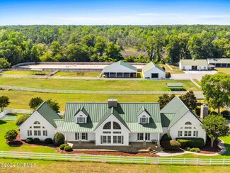 2885 Sloop Point Loop Rd, Hampstead, NC 28443