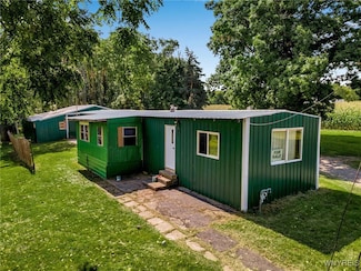 11038 Buckman Rd, Pavilion, NY 14525