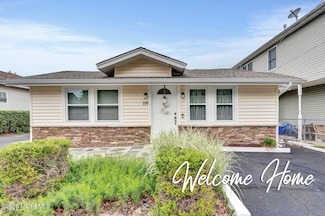 220 Birchwood Dr, Keyport, NJ 07735