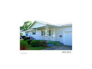737 Colvin St, Belpre, OH 45714