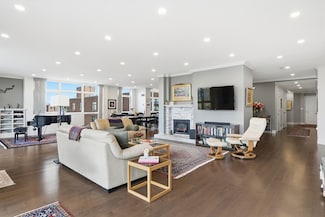 79 Florence St Unit 600S, Chestnut Hill, MA 02467