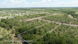 128 Baylen Clifton Ln, Lockhart, TX 78644