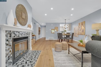 2725 Oak Rd Unit A, Walnut Creek, CA 94597