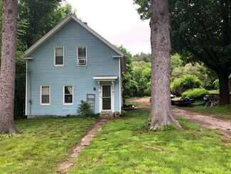 8 Franklin St, Douglas, MA 01516