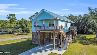 10002 Oliver St, Bay St. Louis, MS 39520