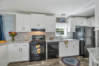 141 Colonial Village, Somersworth, NH 03878