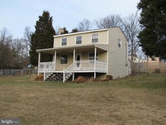 121 Parry Dr, Falling Waters, WV 25419