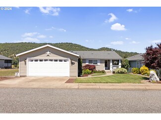 382 Jacob Hale Way, Roseburg, OR 97471