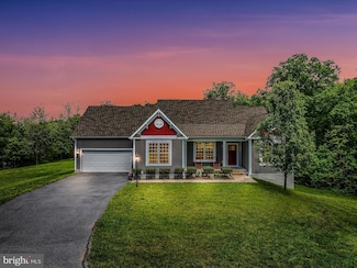 114 Willie Mayes Ct, Berkeley Springs, WV 25411