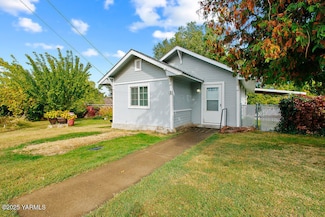 11 3rd Ave, Zillah, WA 98953
