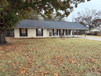 114 W 15th St, Dewitt, AR 72042