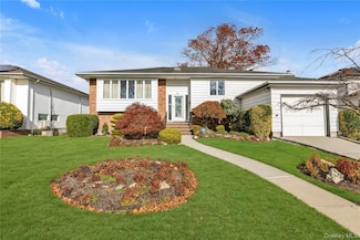 681 Flanders Dr, Valley Stream, NY 11581