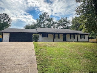 1400 Woodland Hills Dr, Whitehouse, TX 75791