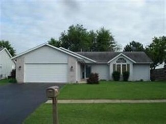 405 Hawkins Dr, Winnebago, IL 61088