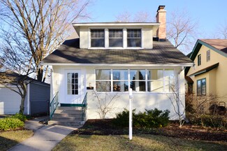 2233 Pioneer Rd, Evanston, IL 60201