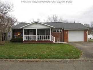 2052 Lincoln Ave, Saint Albans, WV 25177