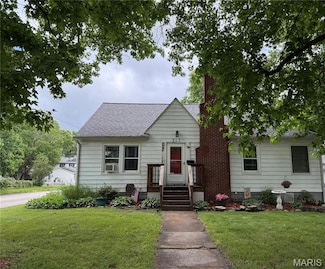 303 S 9th St, Wood River, IL 62095