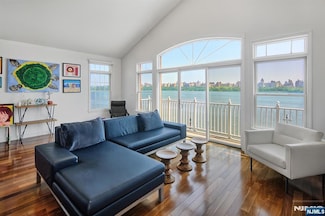 11 Lydia Dr, West New York, NJ 07093