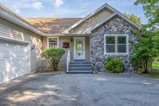 9210 Edgewater Dr, Stanwood, MI 49346