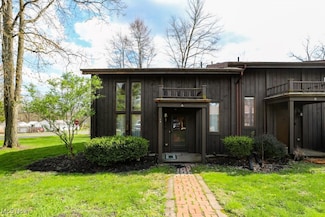 6229 Gladys St, Ravenna, OH 44266