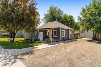 210 SW 4th St, Fruitland, ID 83619