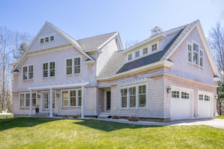18 Squier Ln, Kennebunkport, ME 04046